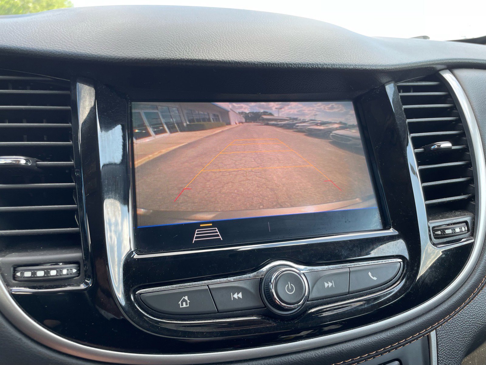 Used 2022 Chevrolet Trax LT w/ Driver Confidence Package AWD/4WD image 14