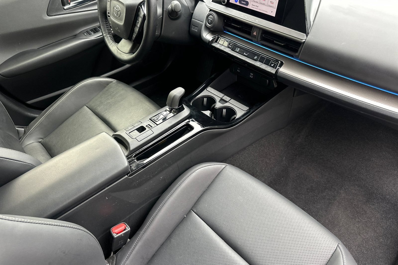 Used 2026 Toyota Prius LE FWD image 18