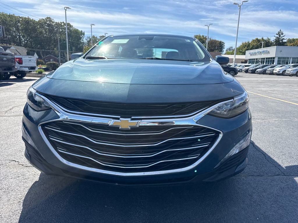 Used 2025 Chevrolet Malibu LT image 3