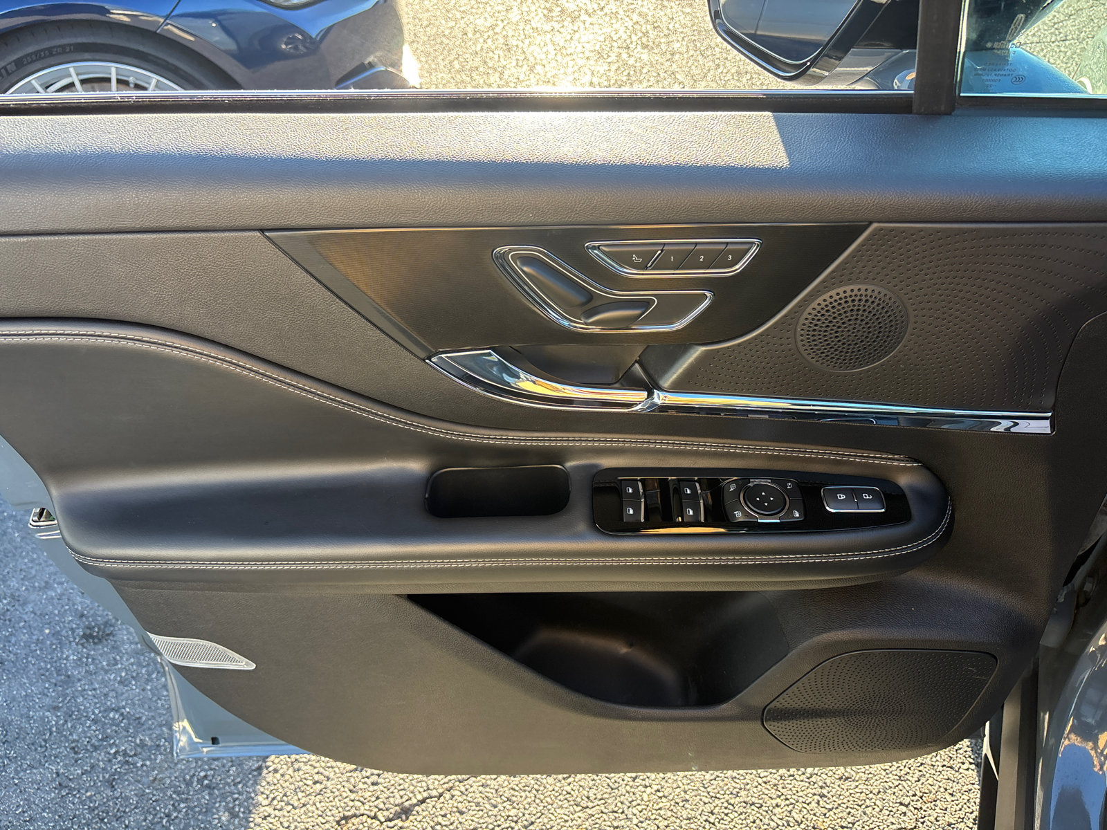 Certified 2023 Lincoln Corsair AWD w/ Equipment Group 101A image 11