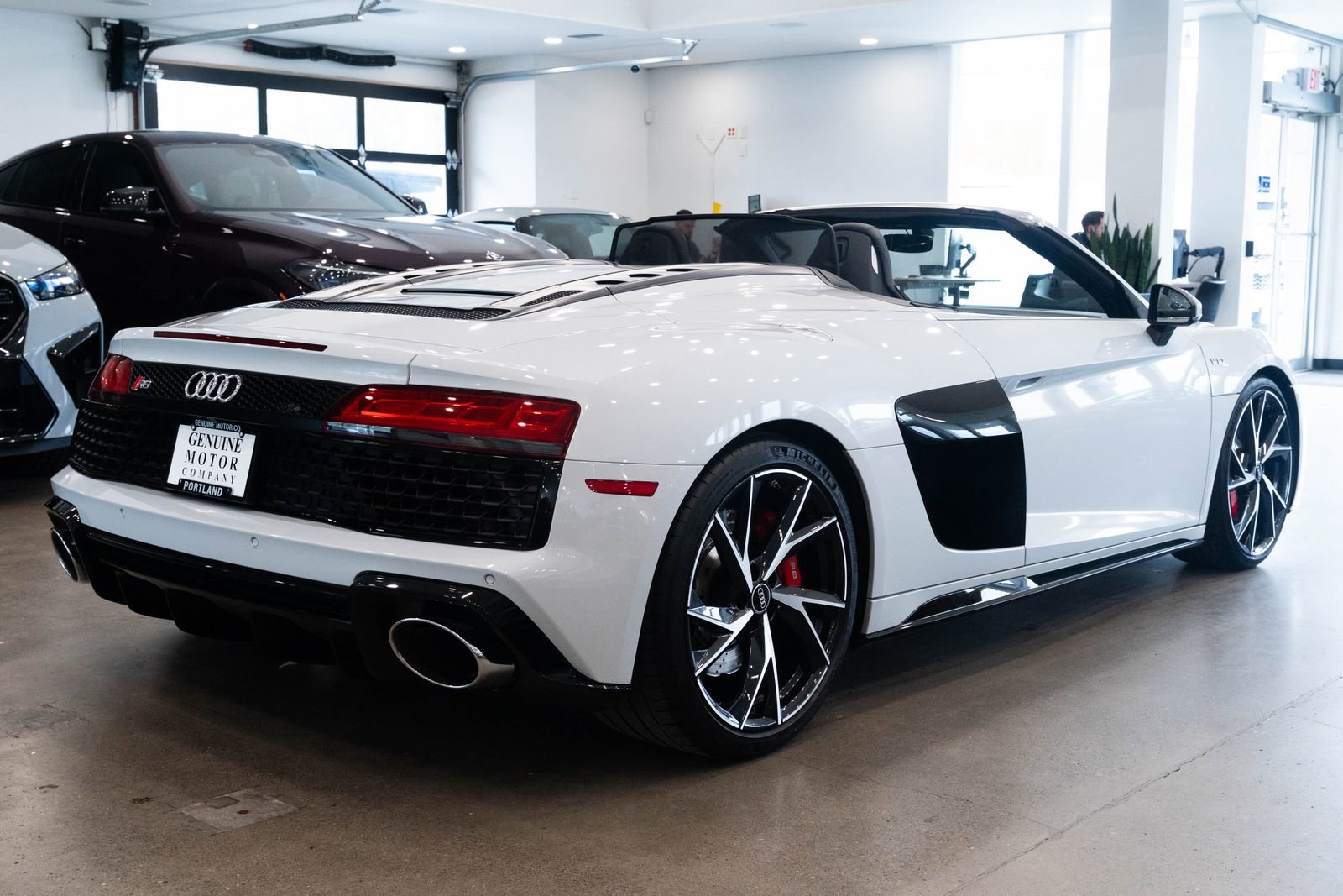 Used 2022 Audi R8 V10 w/ Premium Package image 4