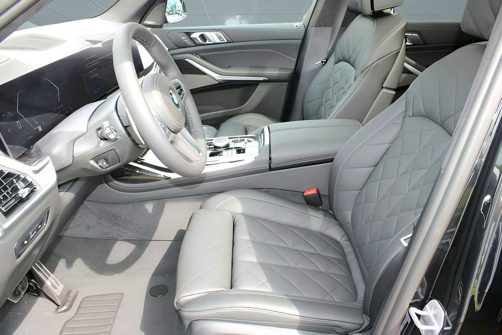 Used 2026 BMW X7 xDrive40i w/ M Sport Package image 5