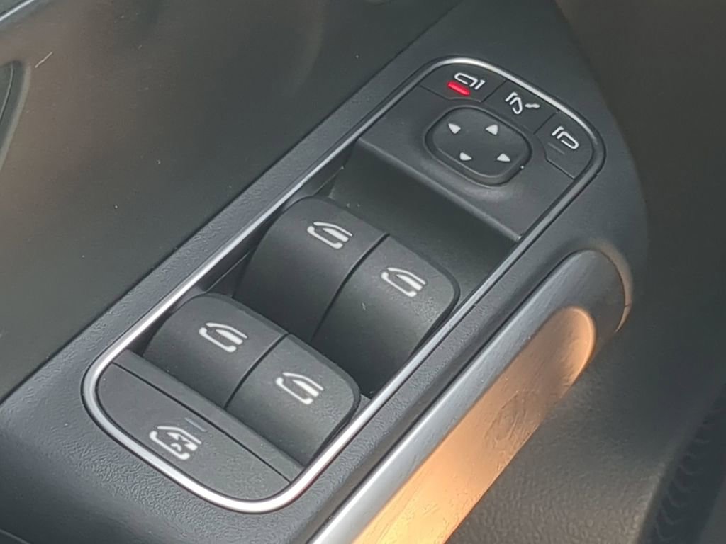 Used 2024 Mercedes-Benz EQB 250+ image 10