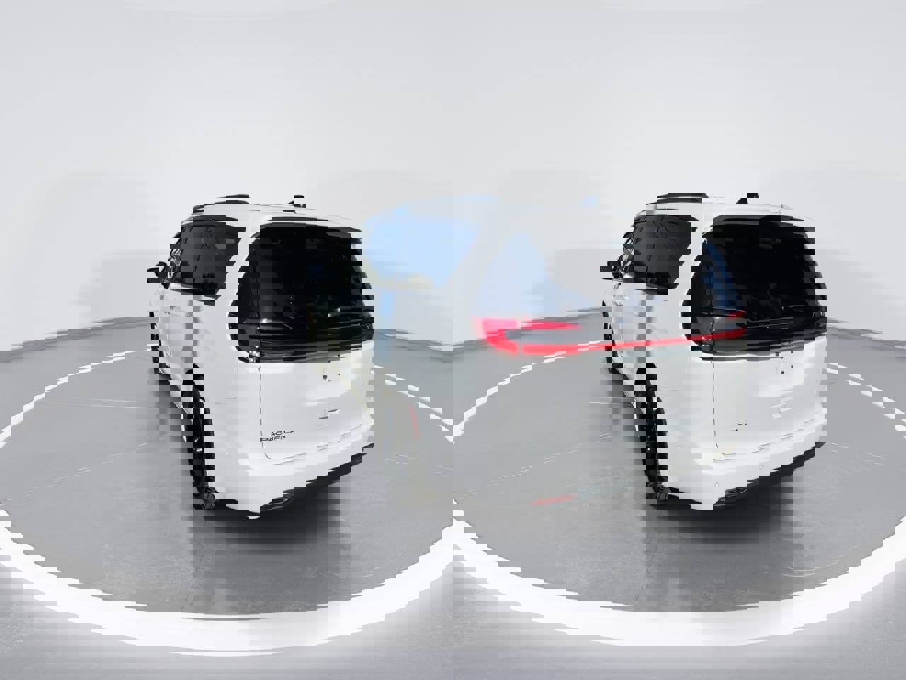 Used 2024 Chrysler Pacifica Touring-L w/ S Appearance Package image 15