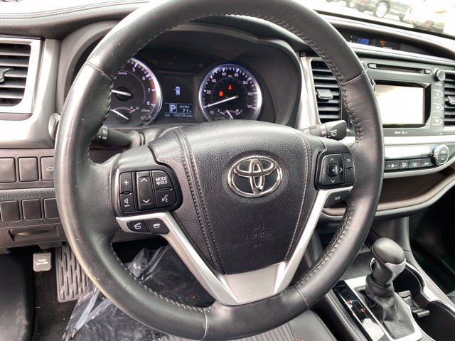 Used 2014 Toyota Highlander Plus AWD/4WD image 13