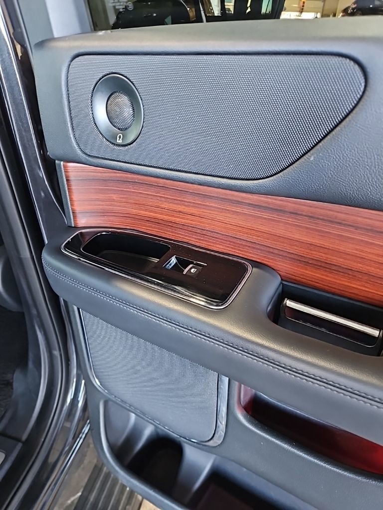 Used 2023 Lincoln Navigator Reserve AWD/4WD image 17