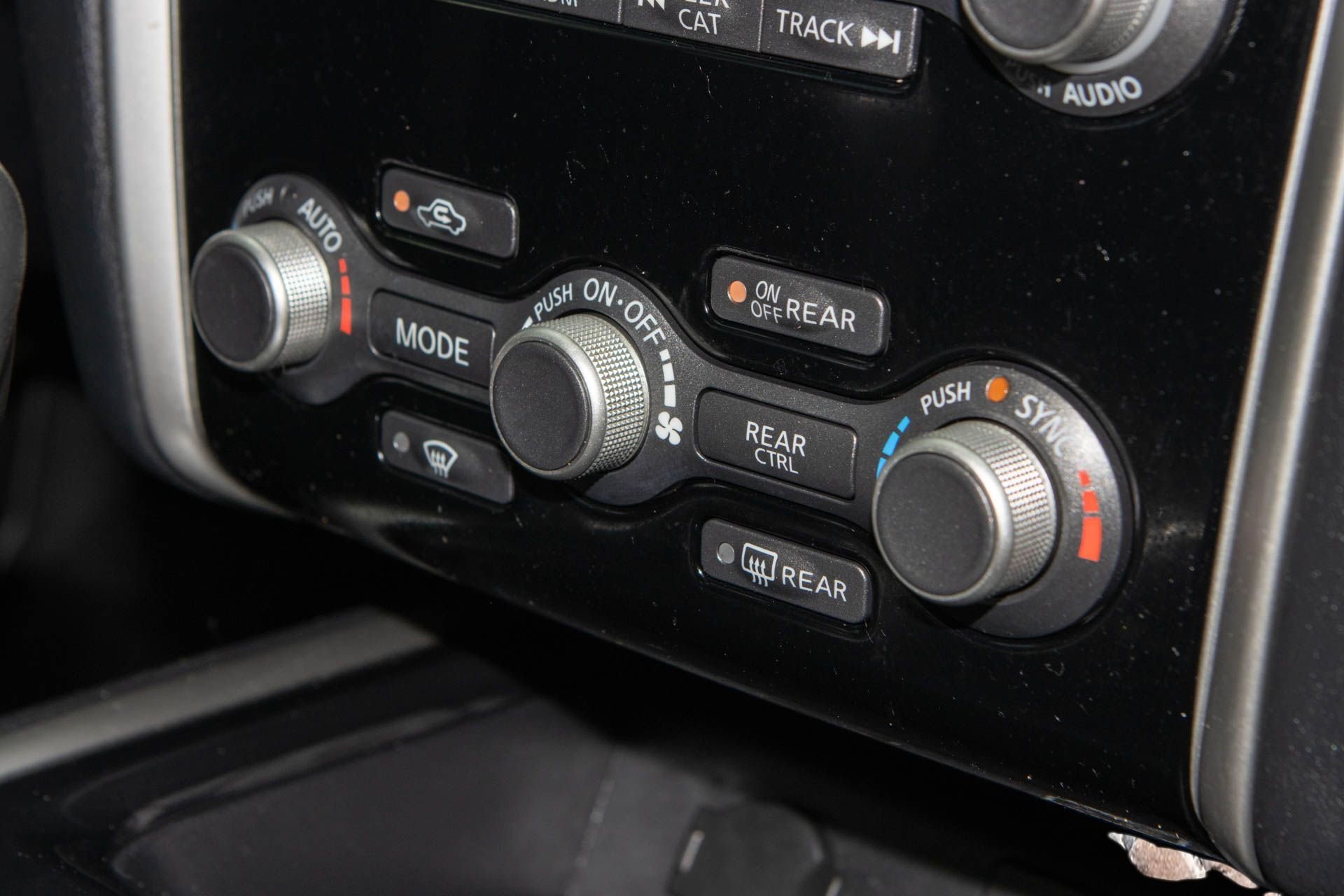 Used 2019 Nissan Pathfinder S image 24