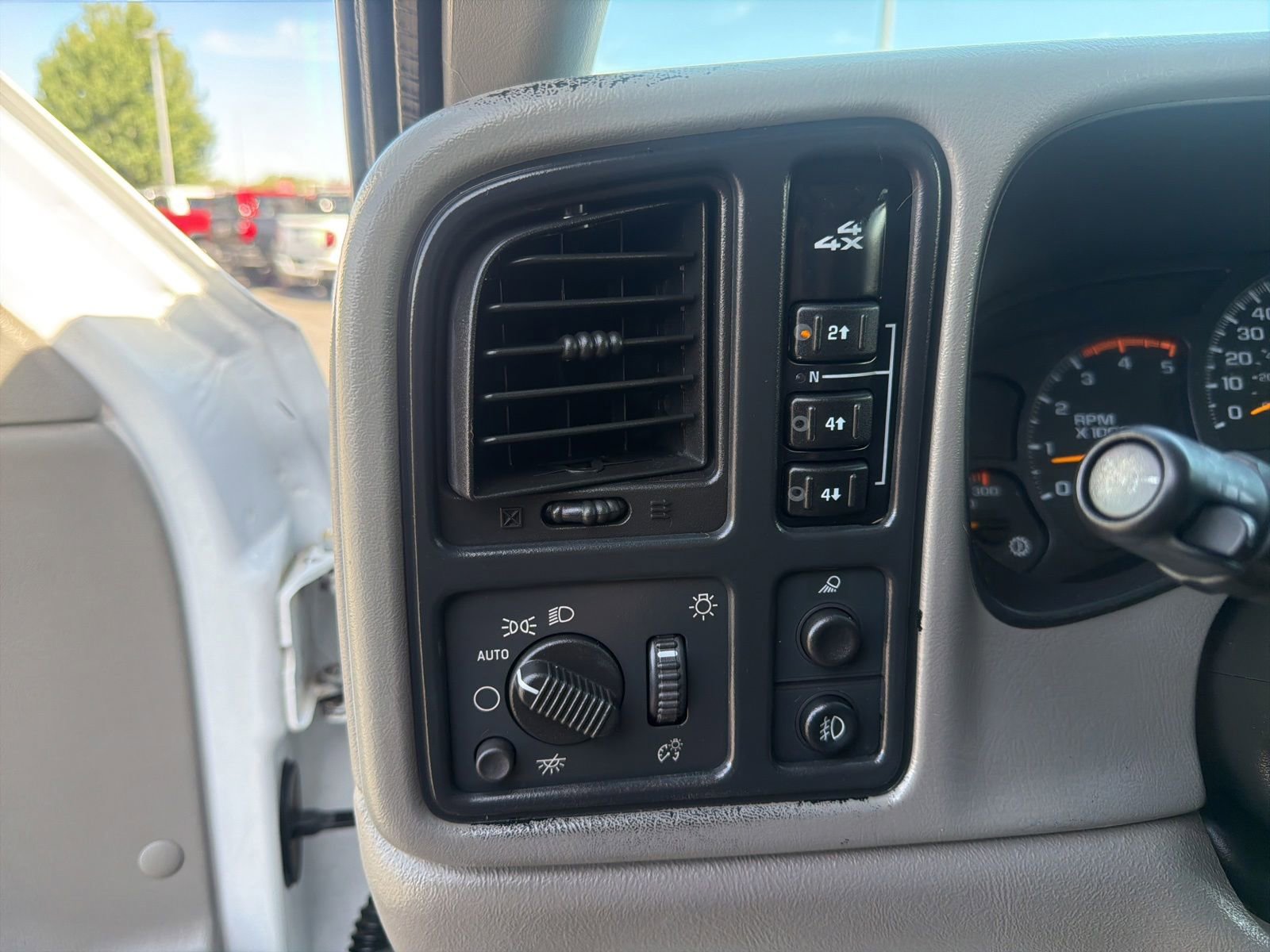 Used 2005 GMC Sierra 2500 SLT w/ Heavy-Duty Power Package AWD/4WD image 14