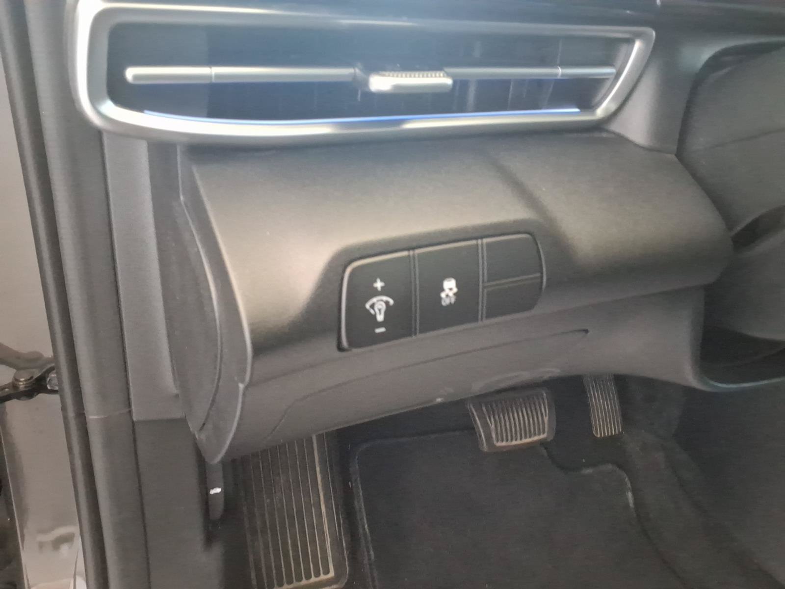 Certified 2025 Hyundai Elantra SEL FWD image 20