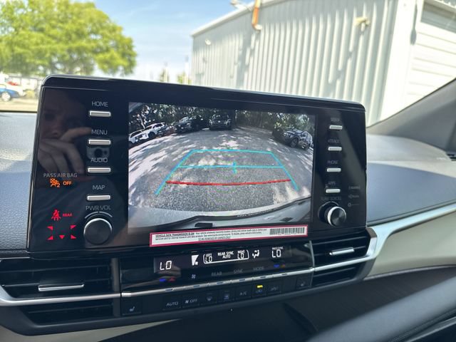 Used 2024 Toyota Sienna XLE FWD image 21