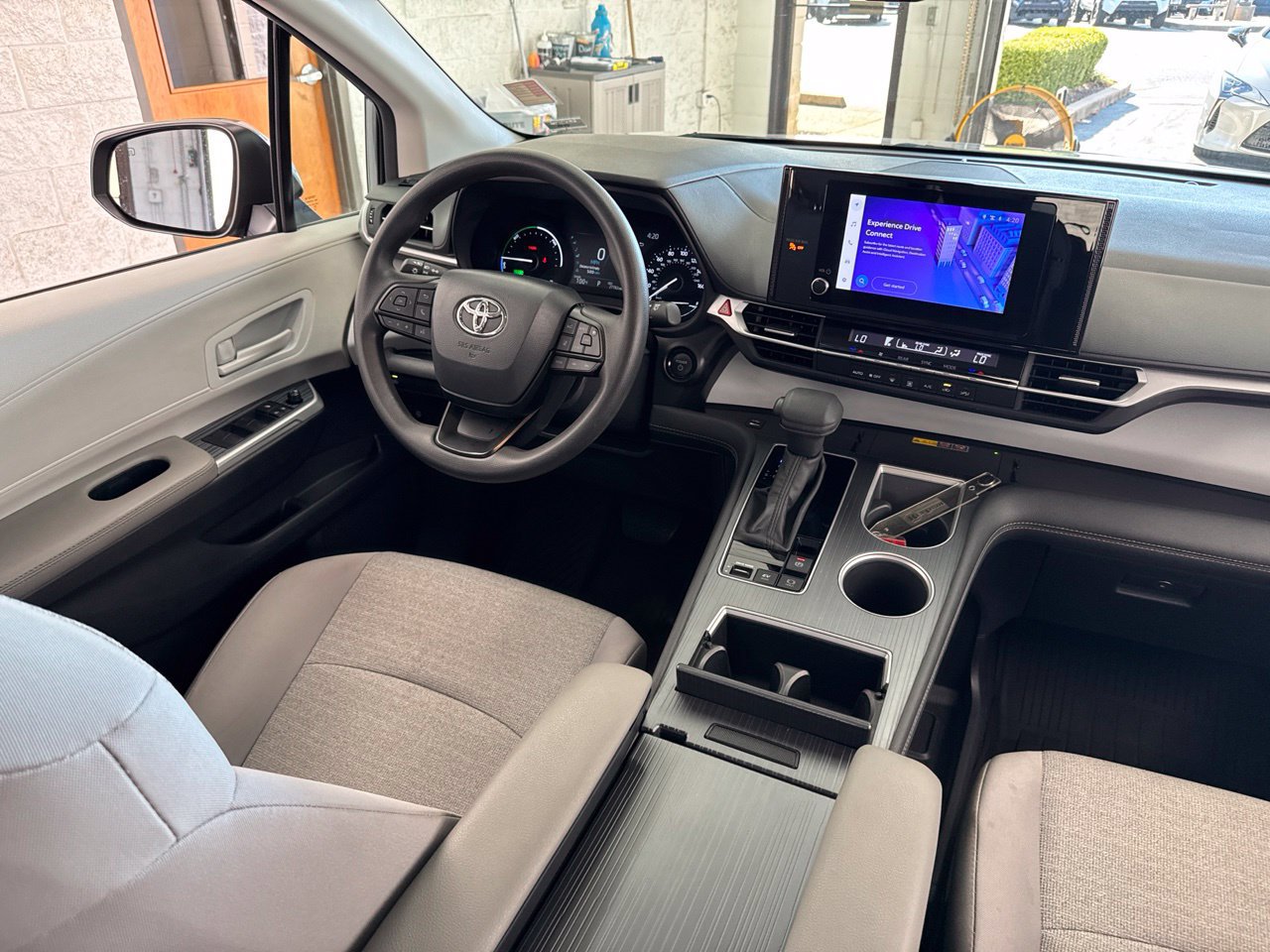 Certified 2026 Toyota Sienna LE AWD/4WD image 47