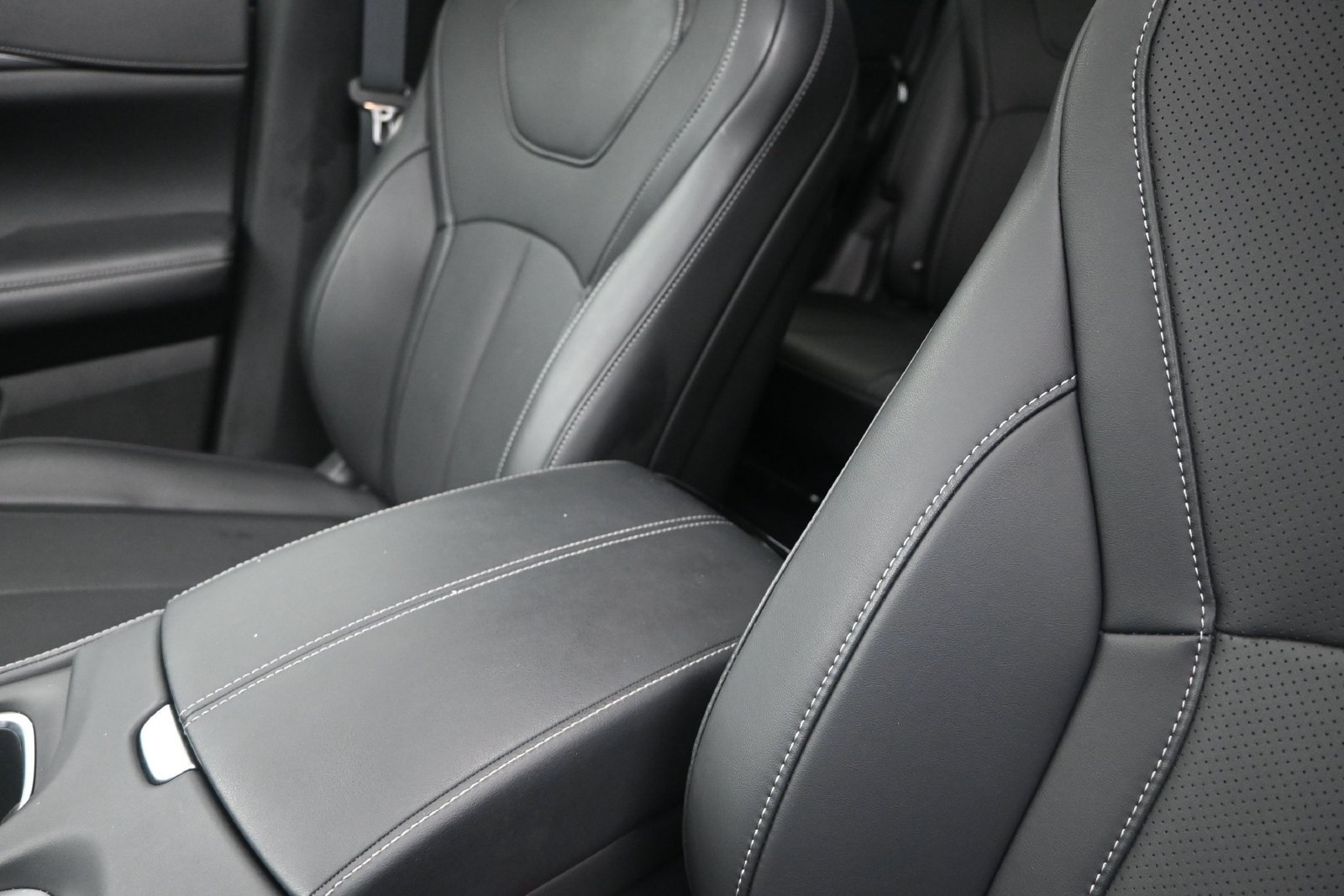 Used 2026 INFINITI QX60 Luxe w/ Cargo Package FWD image 14