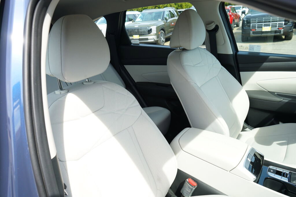 Used 2025 Hyundai Tucson SE FWD image 29