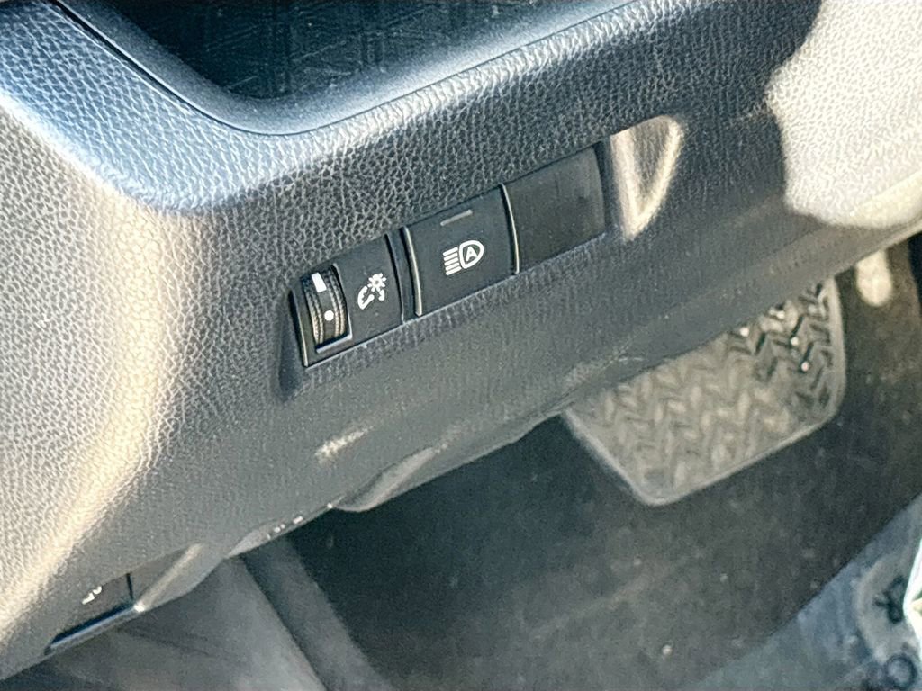 Used 2023 Toyota RAV4 SE image 10