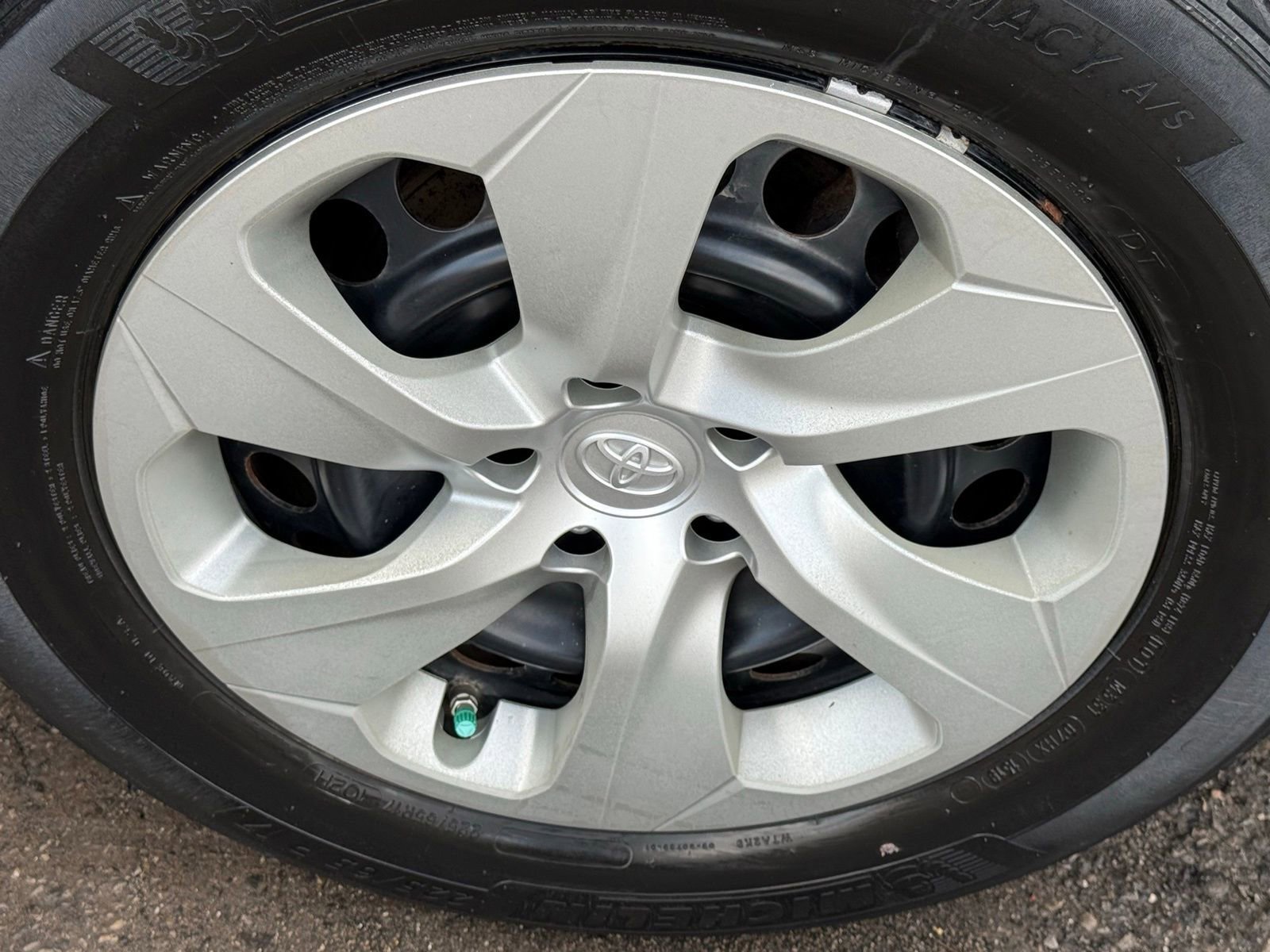 Used 2019 Toyota RAV4 LE AWD/4WD image 36