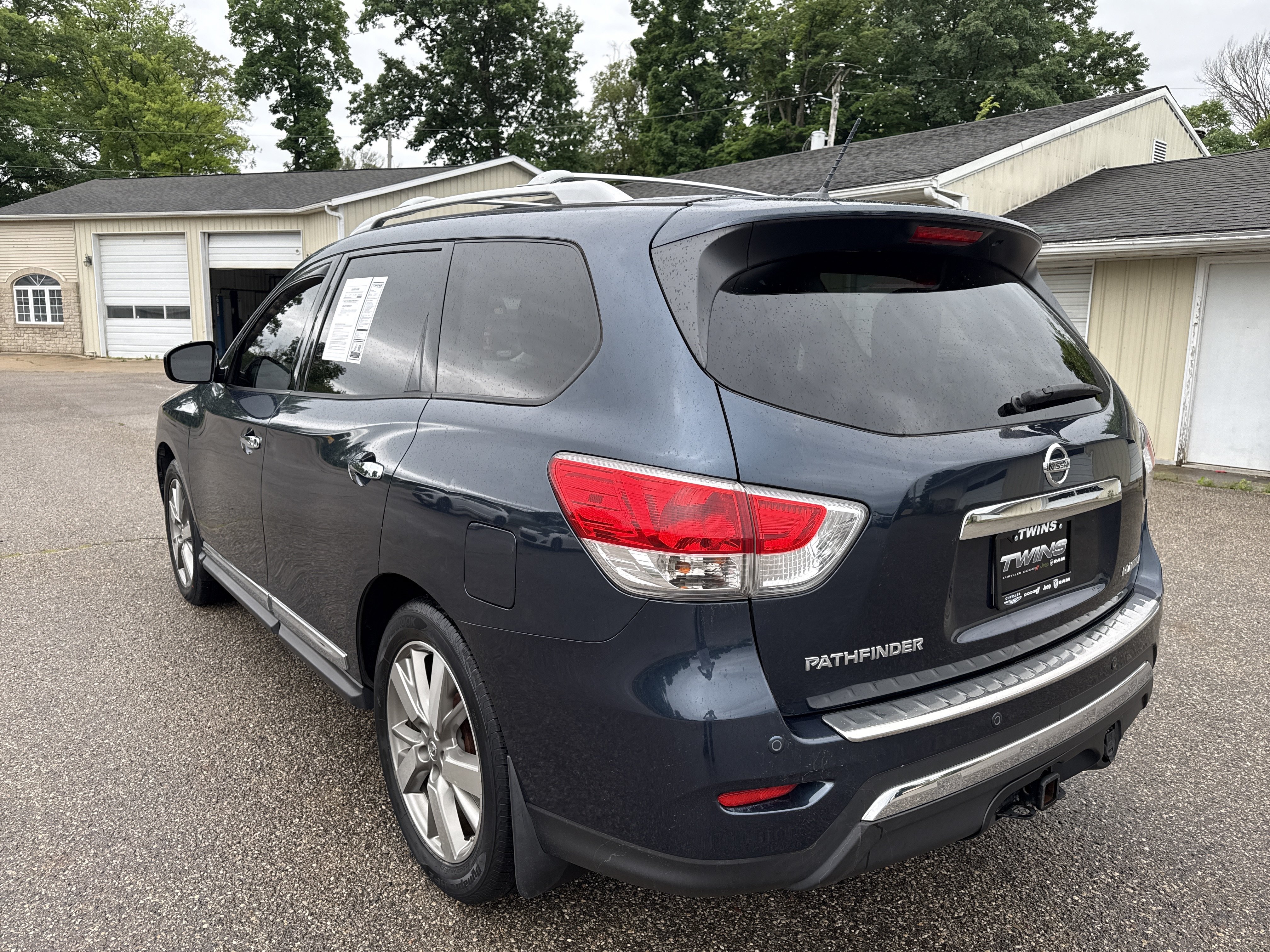 Used 2014 Nissan Pathfinder Platinum FWD image 8