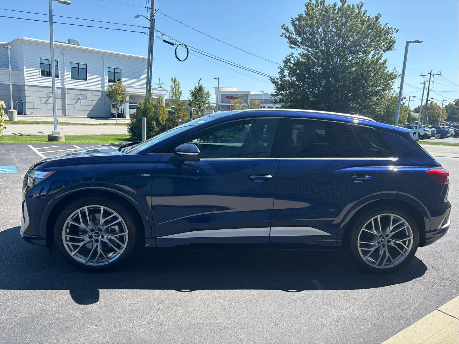 New 2025 Audi Q4 e-tron Premium Plus image 5