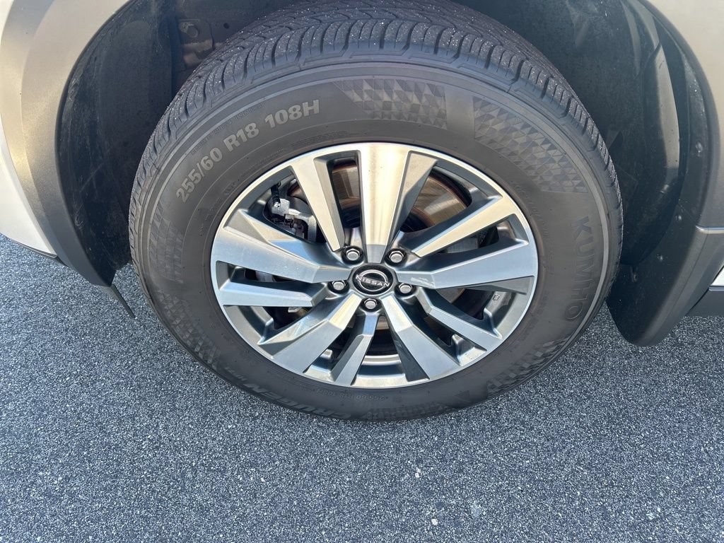 Used 2025 Nissan Pathfinder SL AWD/4WD image 9