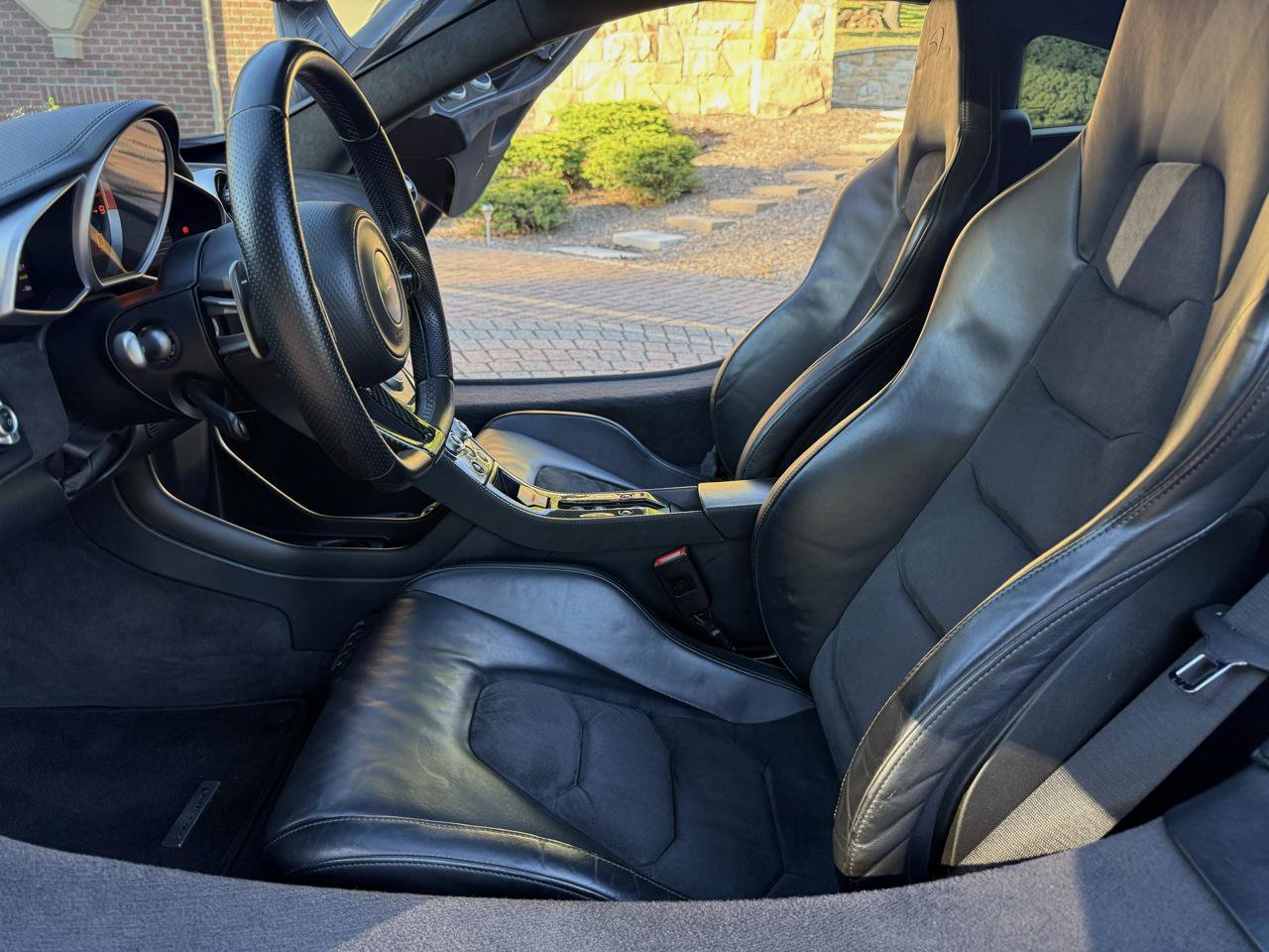 Used 2012 McLaren MP4-12C Coupe RWD image 25