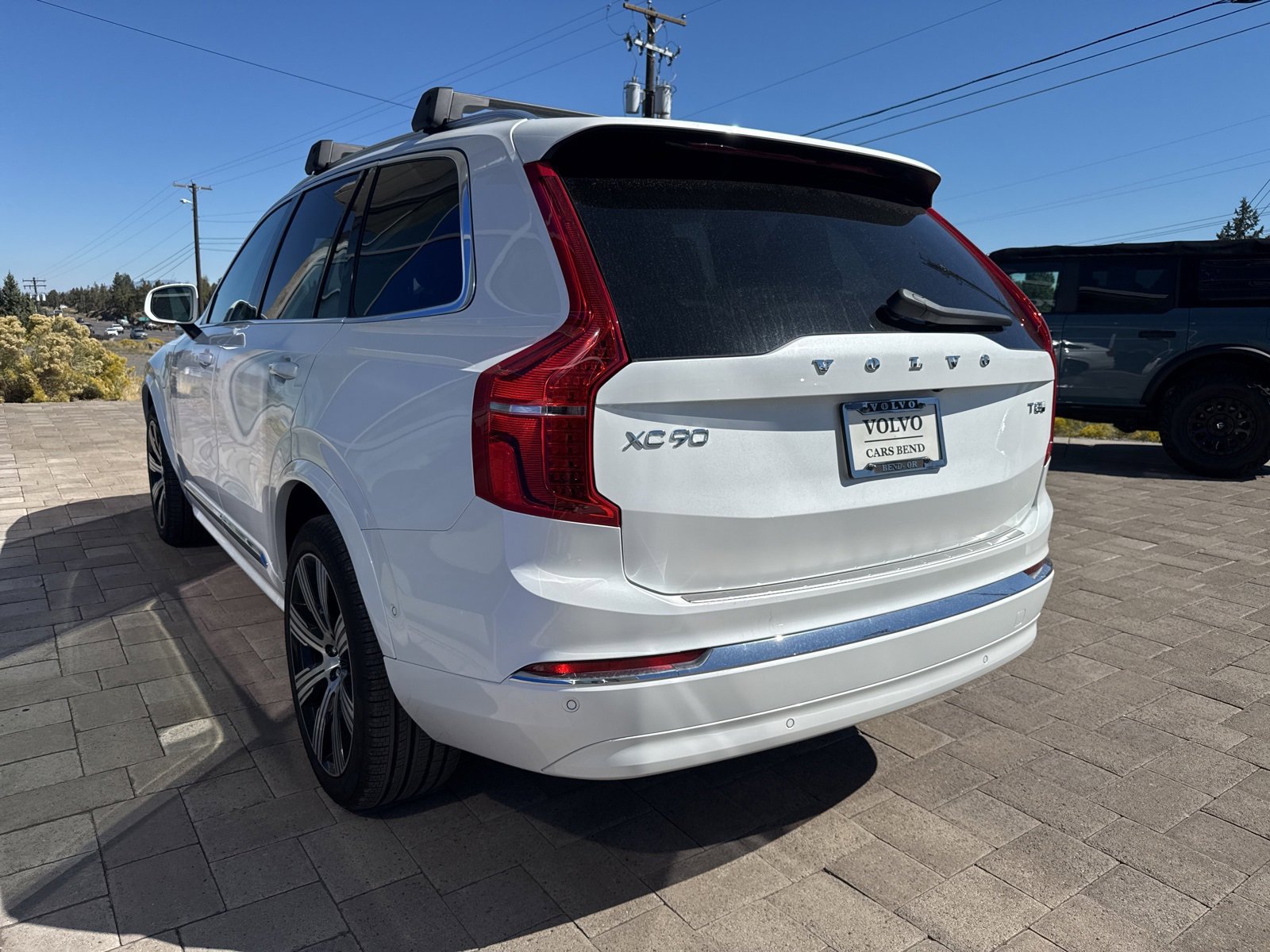 Used 2025 Volvo XC90 T8 Ultra w/ Protection Package Premier image 3