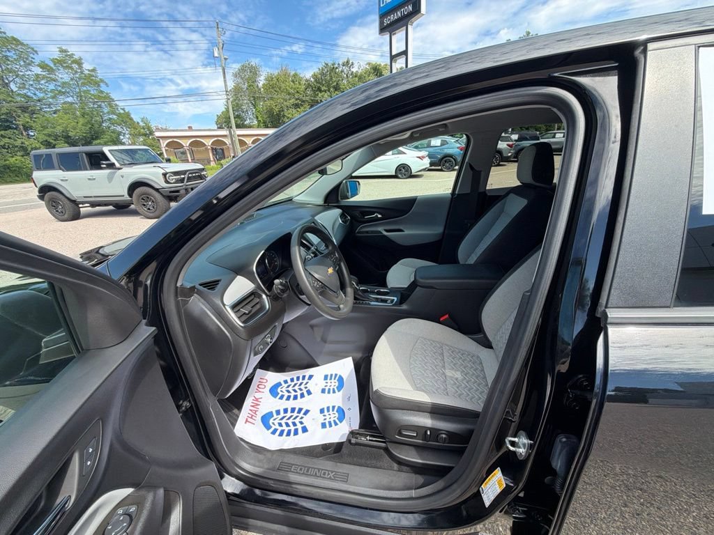 Used 2023 Chevrolet Equinox LS w/ LS Convenience Package AWD/4WD image 32