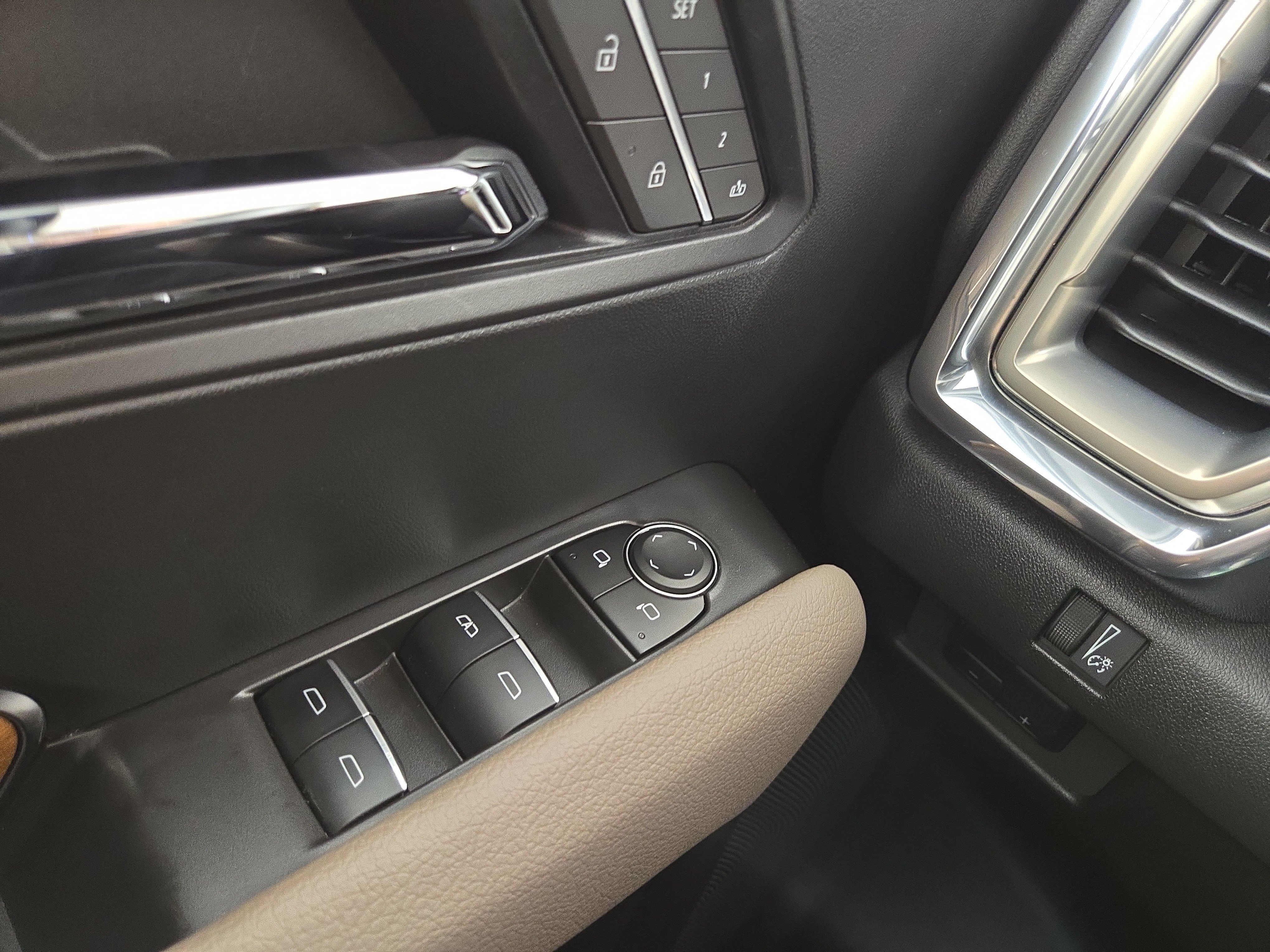 Certified 2025 GMC Canyon Denali AWD/4WD image 29