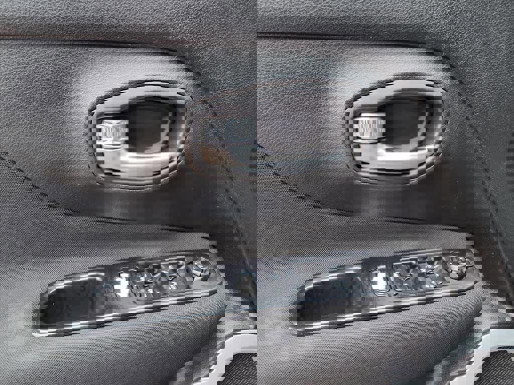 Used 2018 Jeep Renegade Latitude image 14