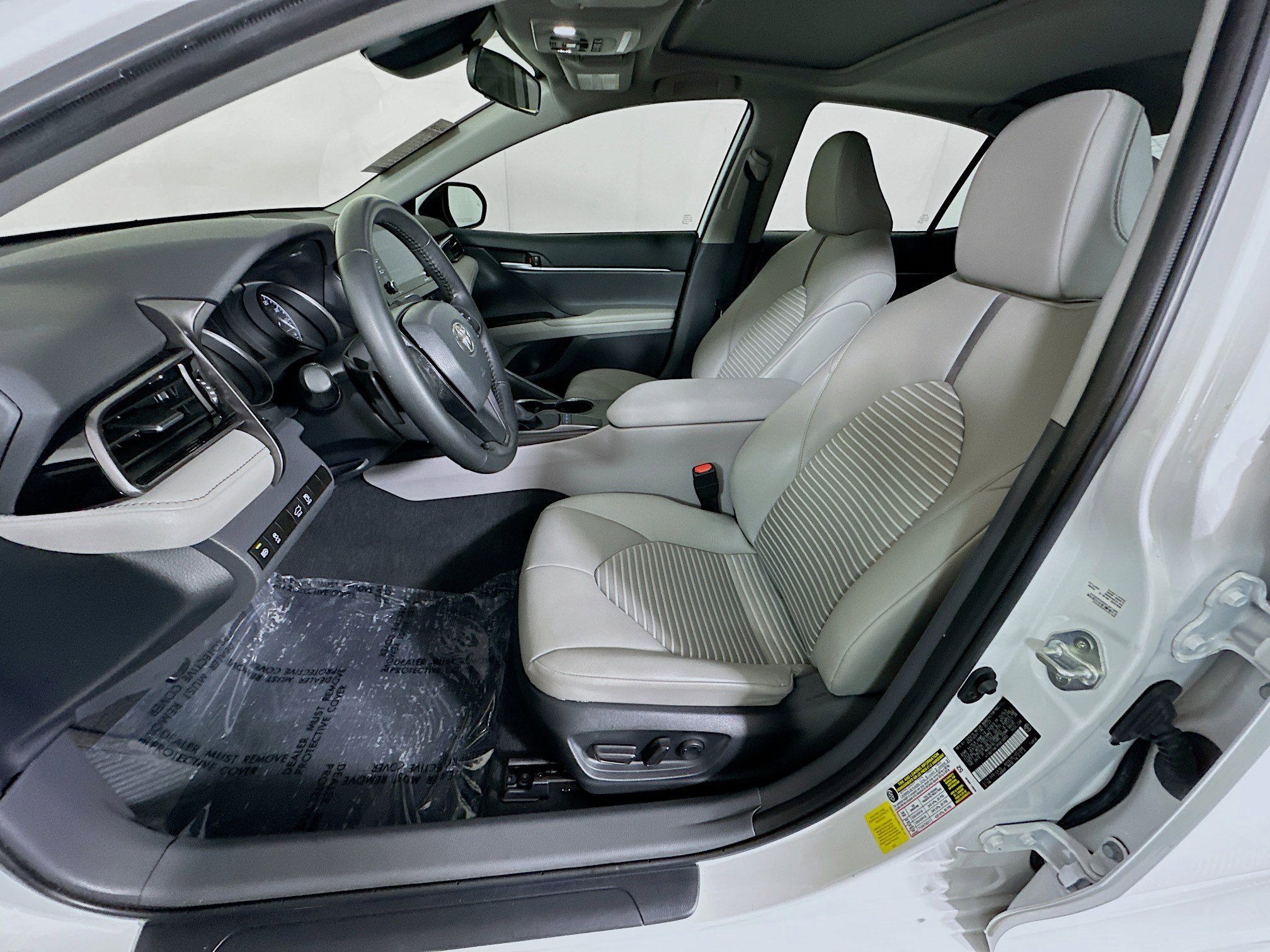 Used 2023 Toyota Camry SE FWD image 12