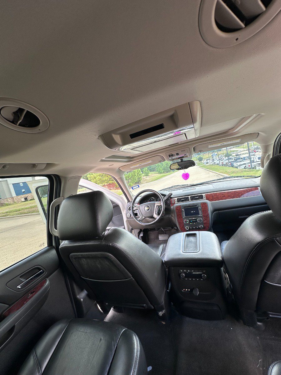 Used 2010 Chevrolet Tahoe LTZ RWD image 25