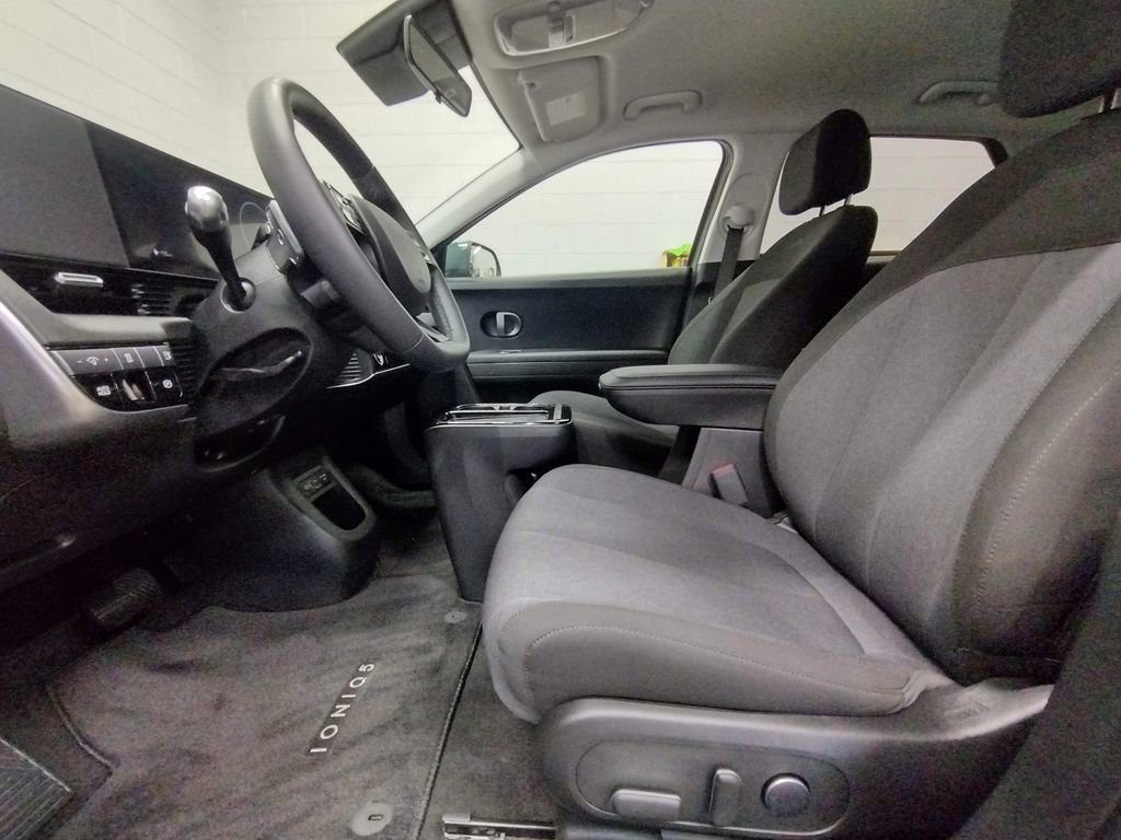 Used 2025 Hyundai Ioniq 5 SE image 19