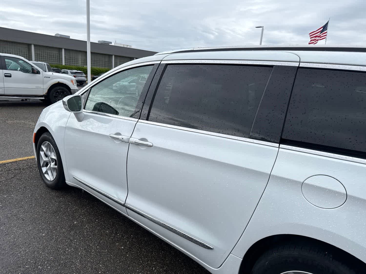 Used 2020 Chrysler Pacifica Limited FWD image 12