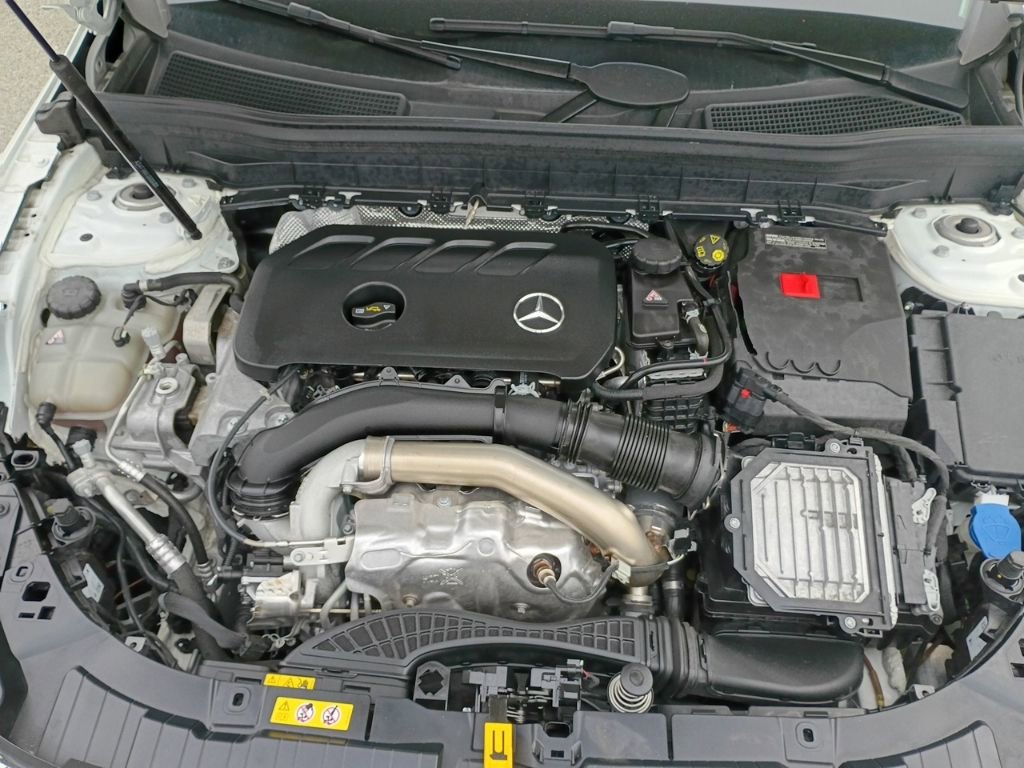 Used 2024 Mercedes-Benz GLB 250 4MATIC w/ Driver Assistance Package image 37