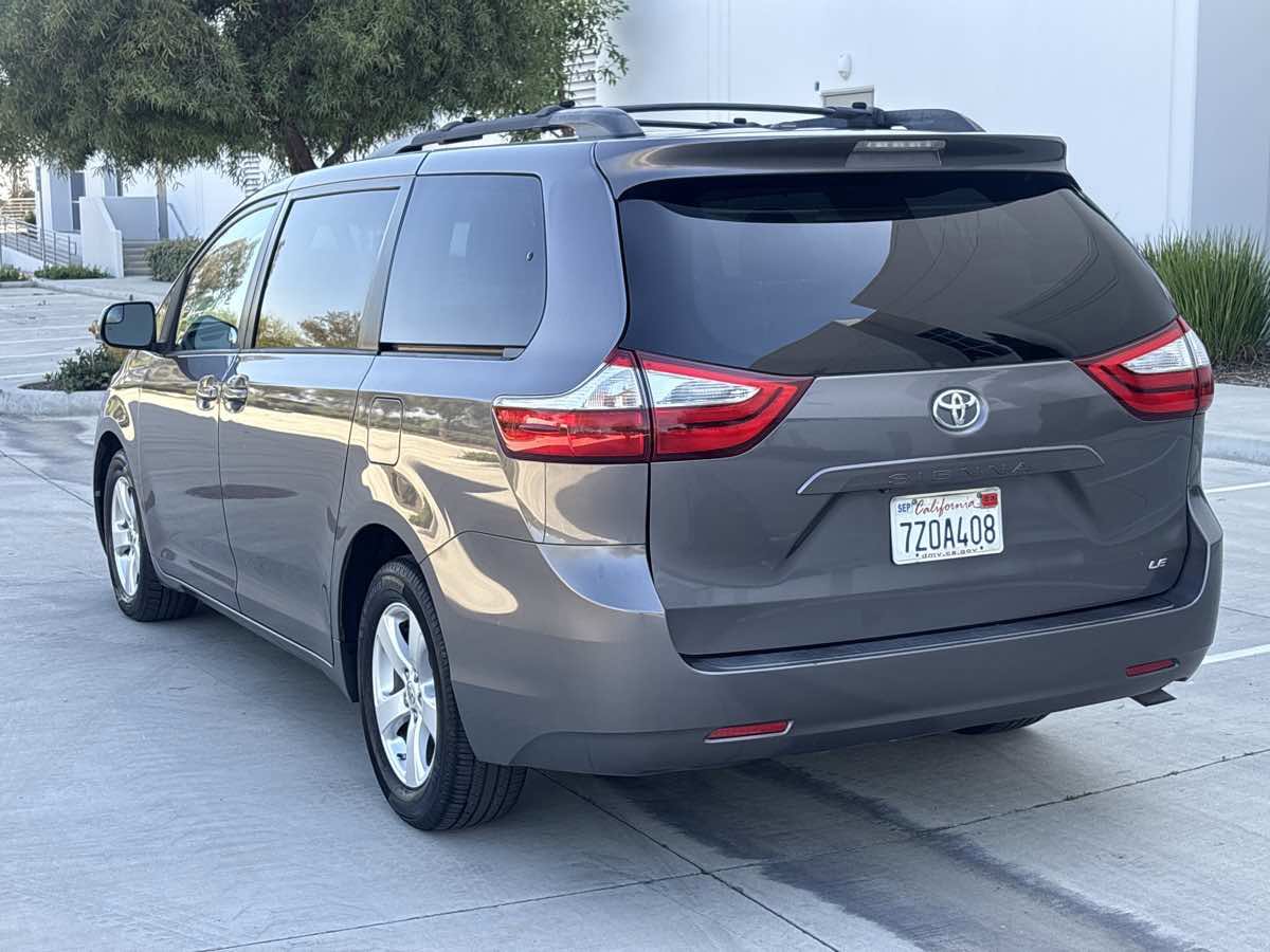 Used 2017 Toyota Sienna LE FWD image 5