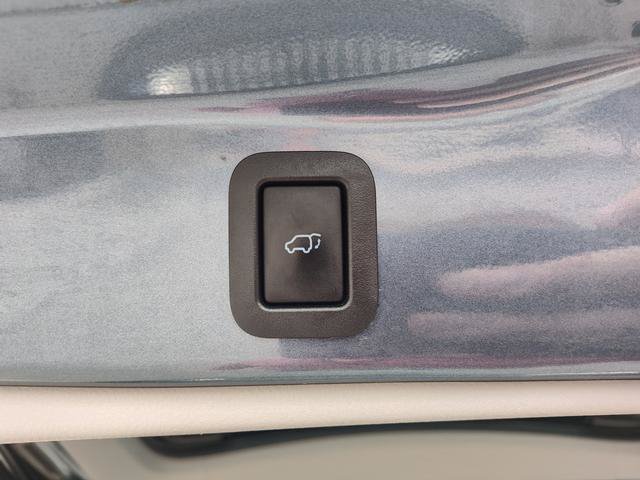 Used 2017 Toyota Highlander XLE AWD/4WD image 10