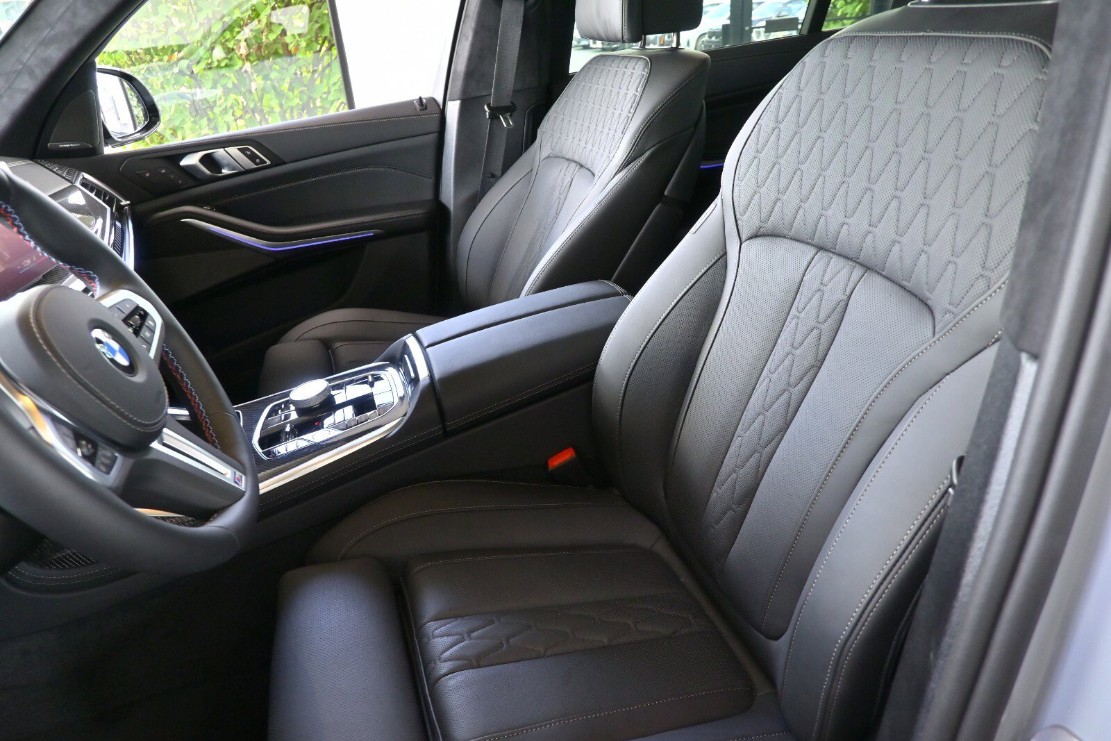 New 2025 BMW X7 M60i w/ Executive Package image 10