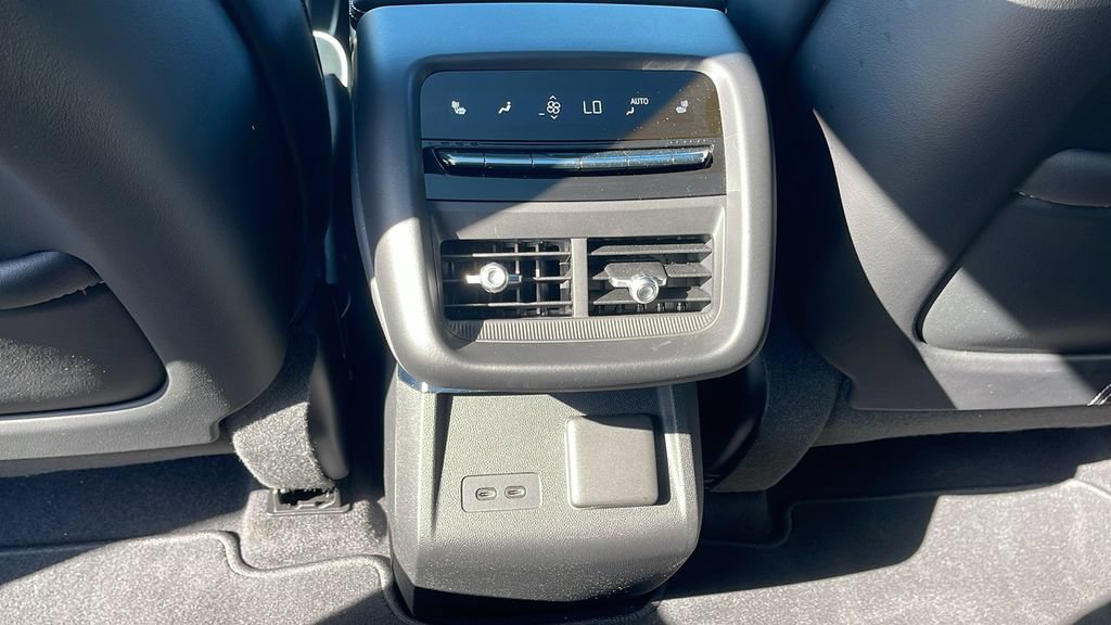 Used 2026 Cadillac Lyriq V AWD/4WD image 16