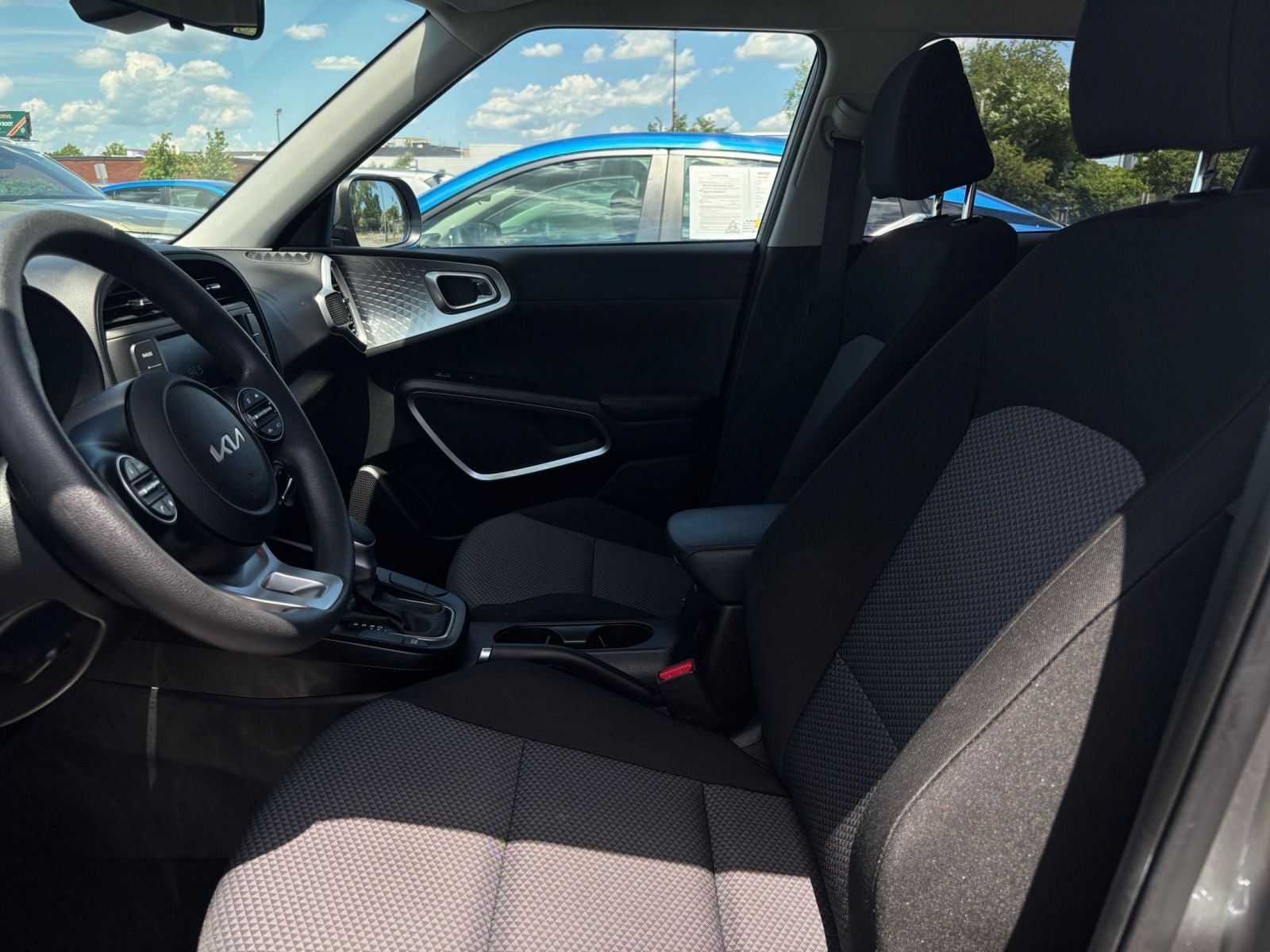 Used 2025 Kia Soul LX w/ LX Technology Package FWD image 18
