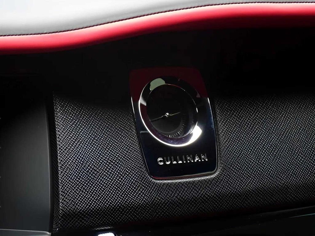Certified 2021 Rolls-Royce Cullinan AWD/4WD image 11