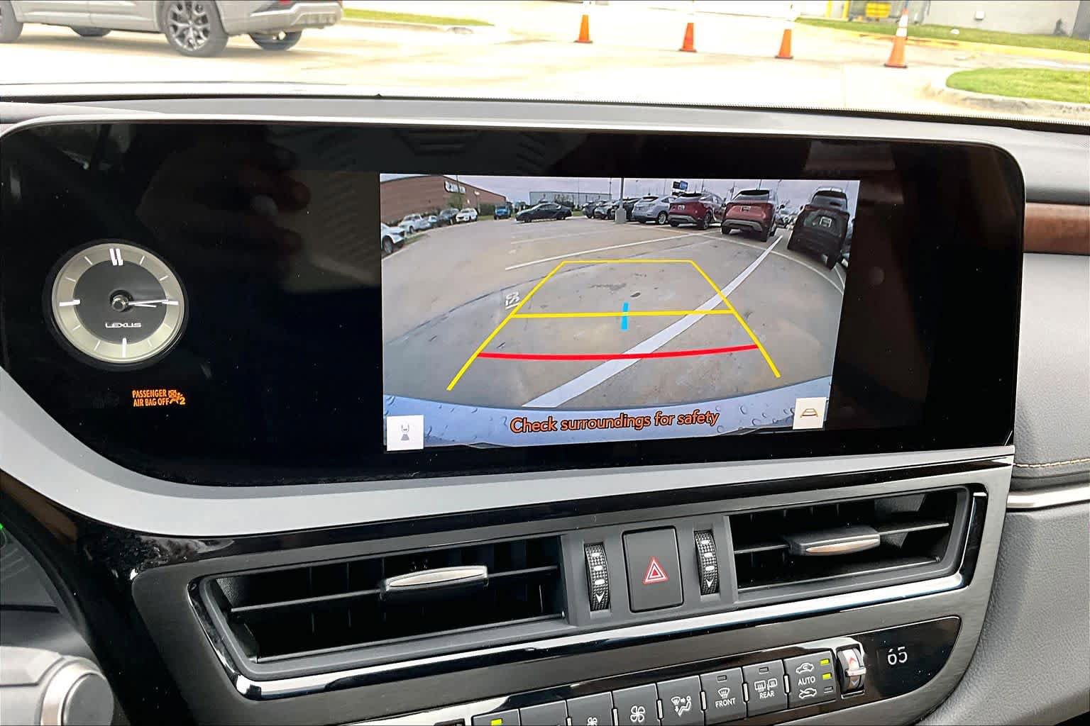 Used 2025 Lexus ES 300h w/ Premium Package image 27