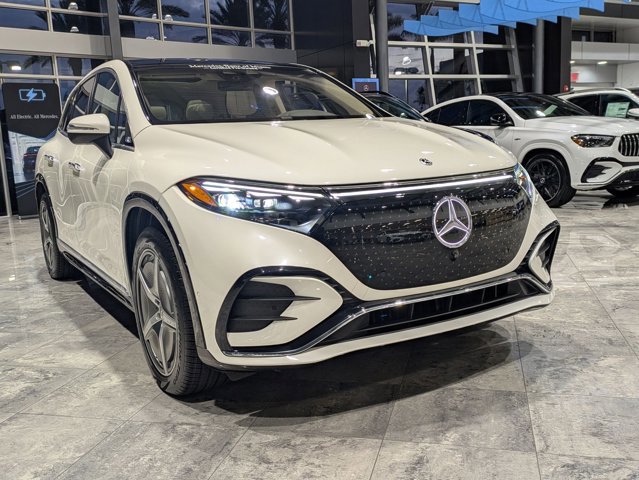 Certified 2023 Mercedes-Benz EQS 580 4MATIC SUV image 3