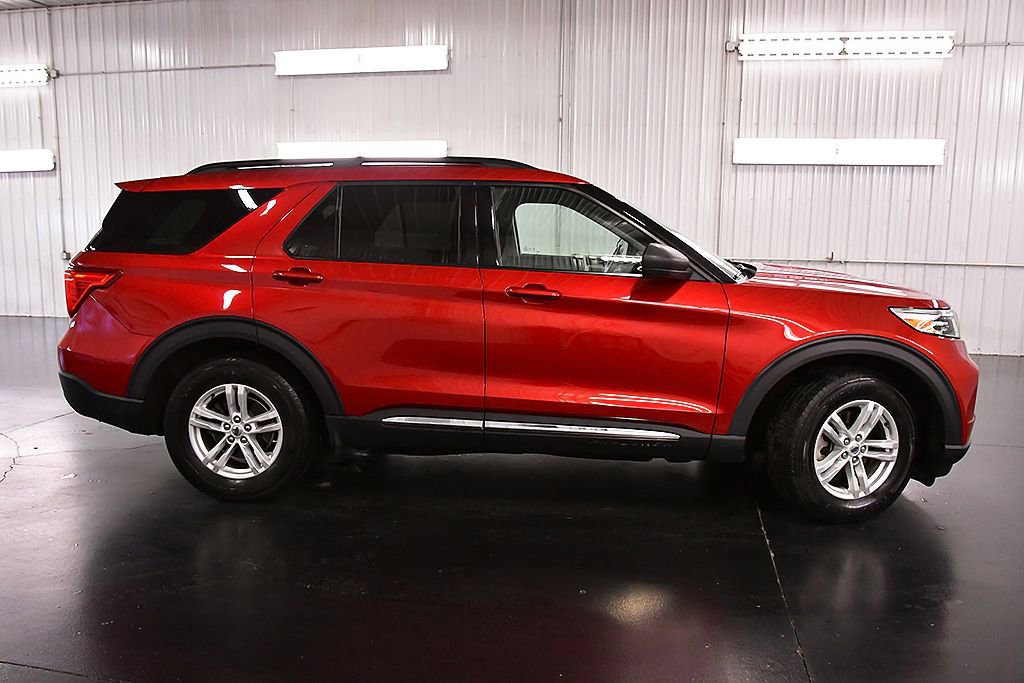 Used 2021 Ford Explorer XLT w/ Equipment Group 202A AWD/4WD image 8