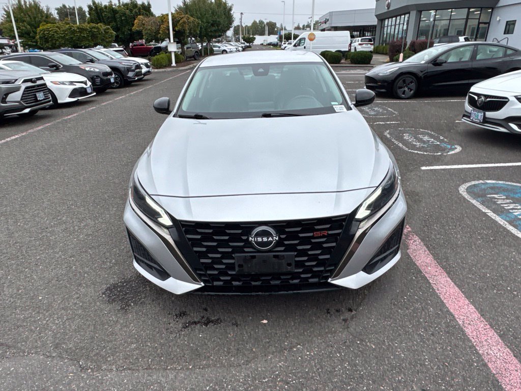 Used 2023 Nissan Altima 2.5 SR FWD image 2
