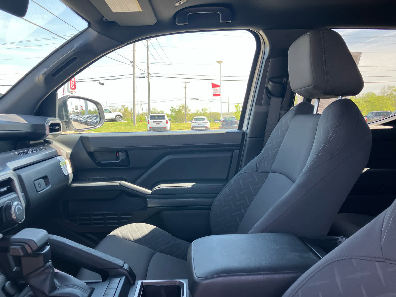 Certified 2025 Toyota Tacoma SR5 AWD/4WD image 10