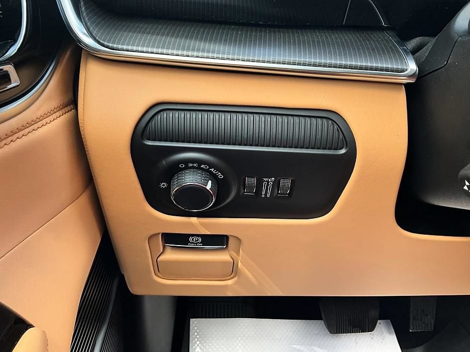 New 2026 Jeep Grand Wagoneer L Summit AWD/4WD image 16