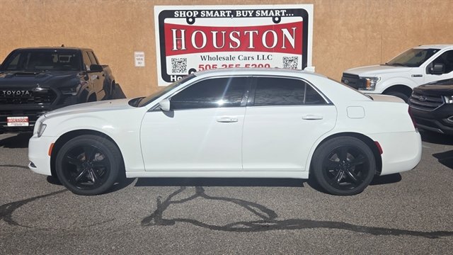 Used 2019 Chrysler 300 Touring w/ Driver Convenience Group RWD image 1