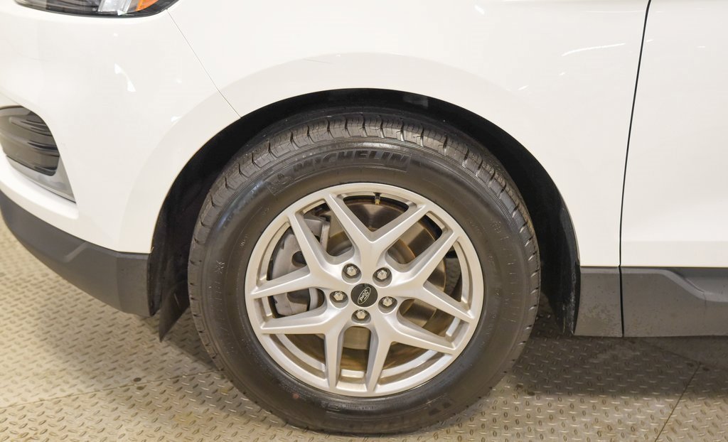 Used 2024 Ford Edge SEL image 12