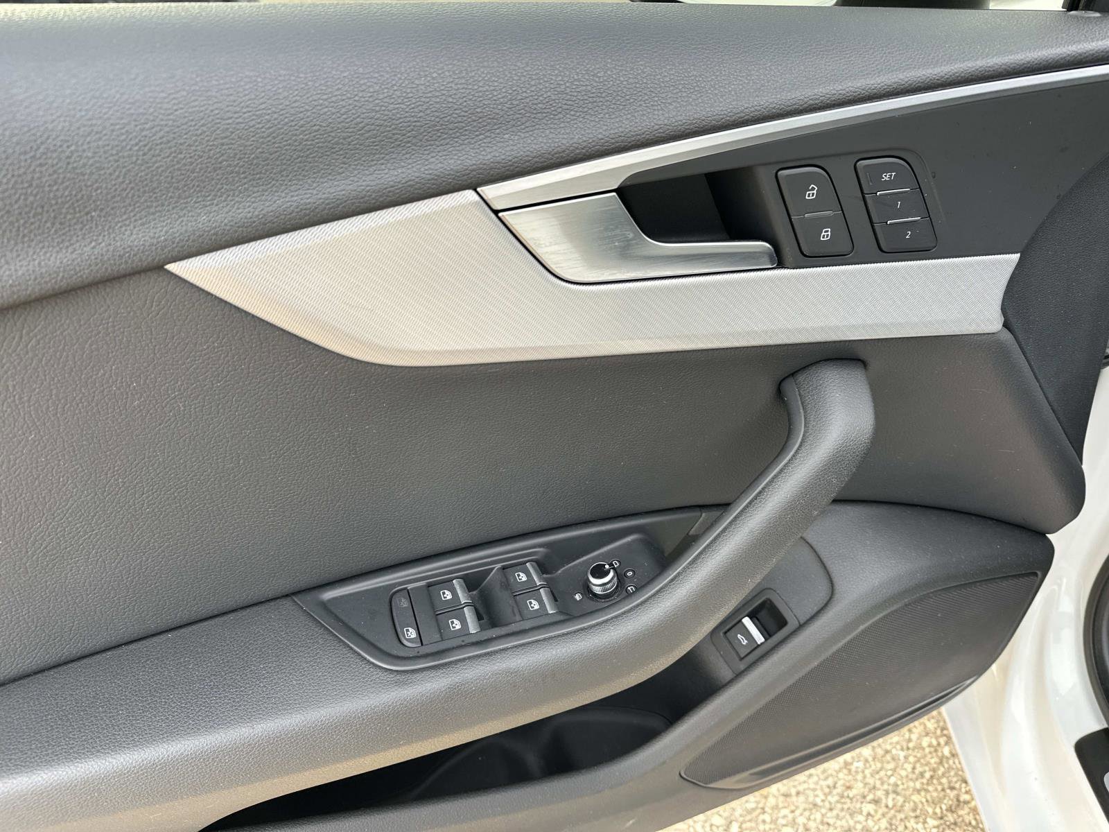 Used 2017 Audi A4 2.0T Premium image 14