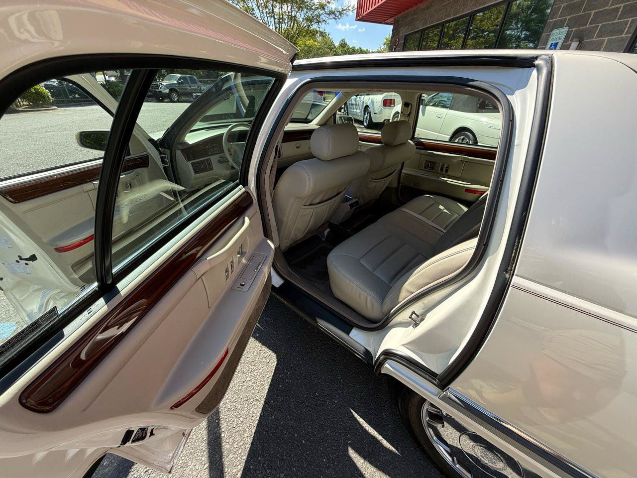 Used 1995 Cadillac De Ville Concours FWD image 16