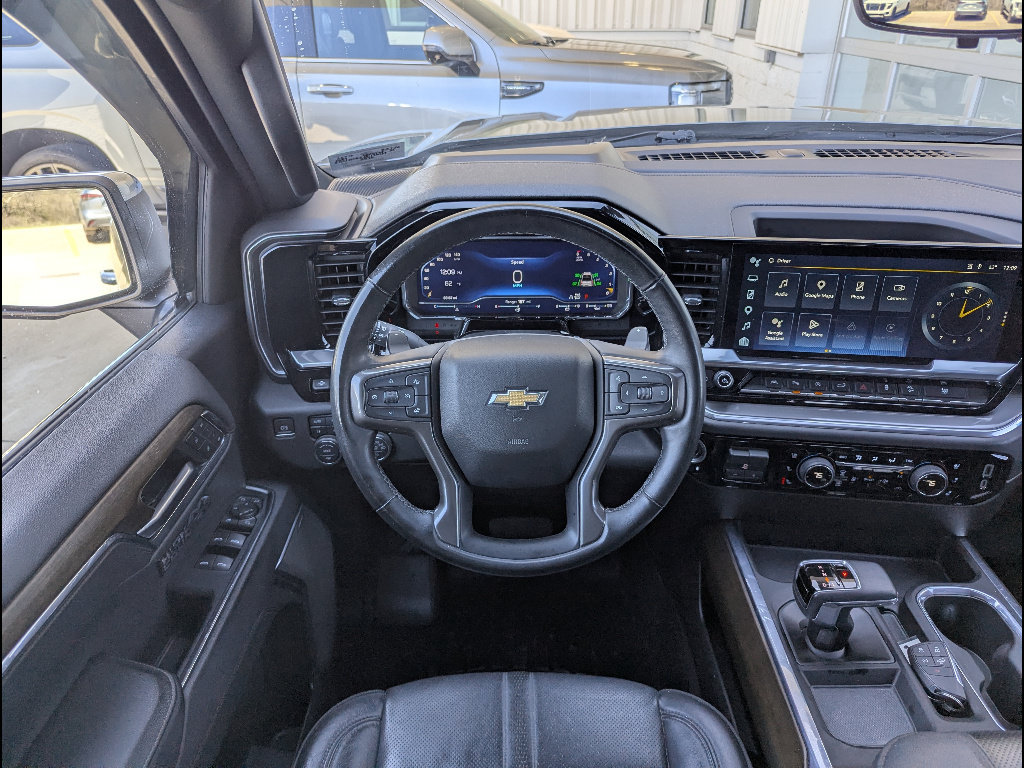 Used 2024 Chevrolet Silverado 1500 High Country w/ Technology Package AWD/4WD image 3