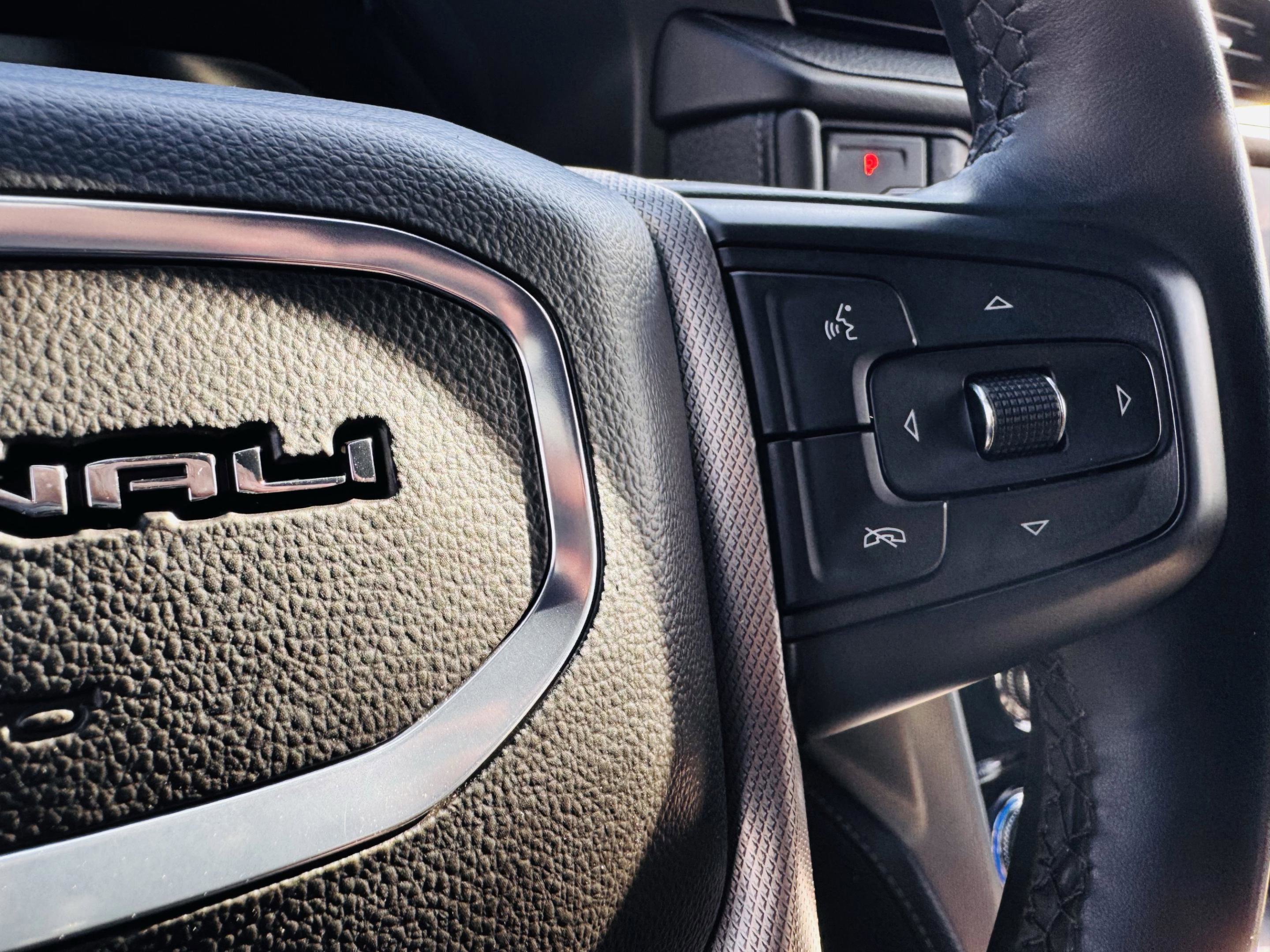 Used 2024 GMC Yukon XL Denali image 12